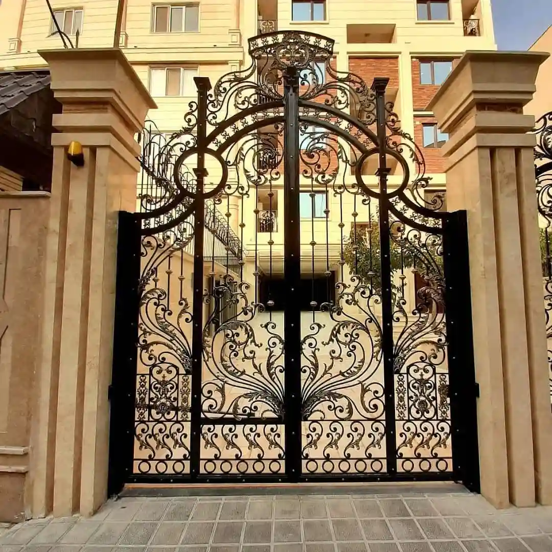 درب الیزه فرفورژه و تأثیر آن بر زیبایی نمای ساختمان