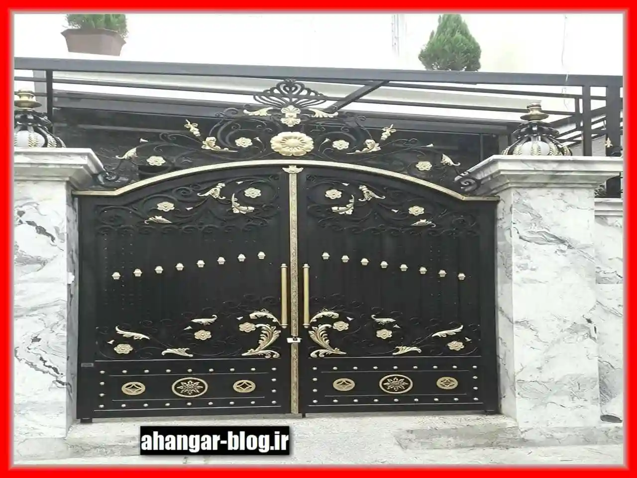 درب فرفورژه سفید طلایی و مشکی طلایی