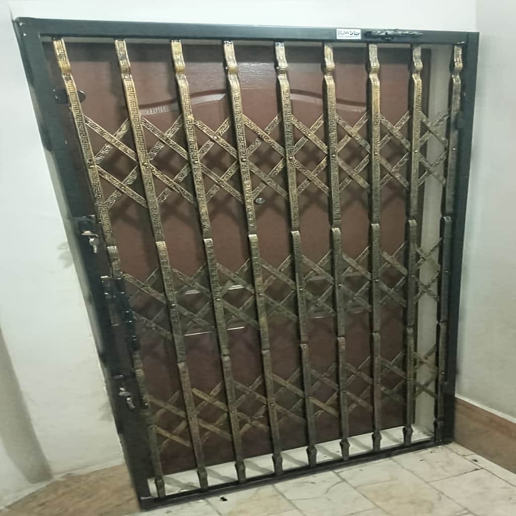 نصب درب آکاردئونی ضدسرقت سه‌گل در گنبدکاووس