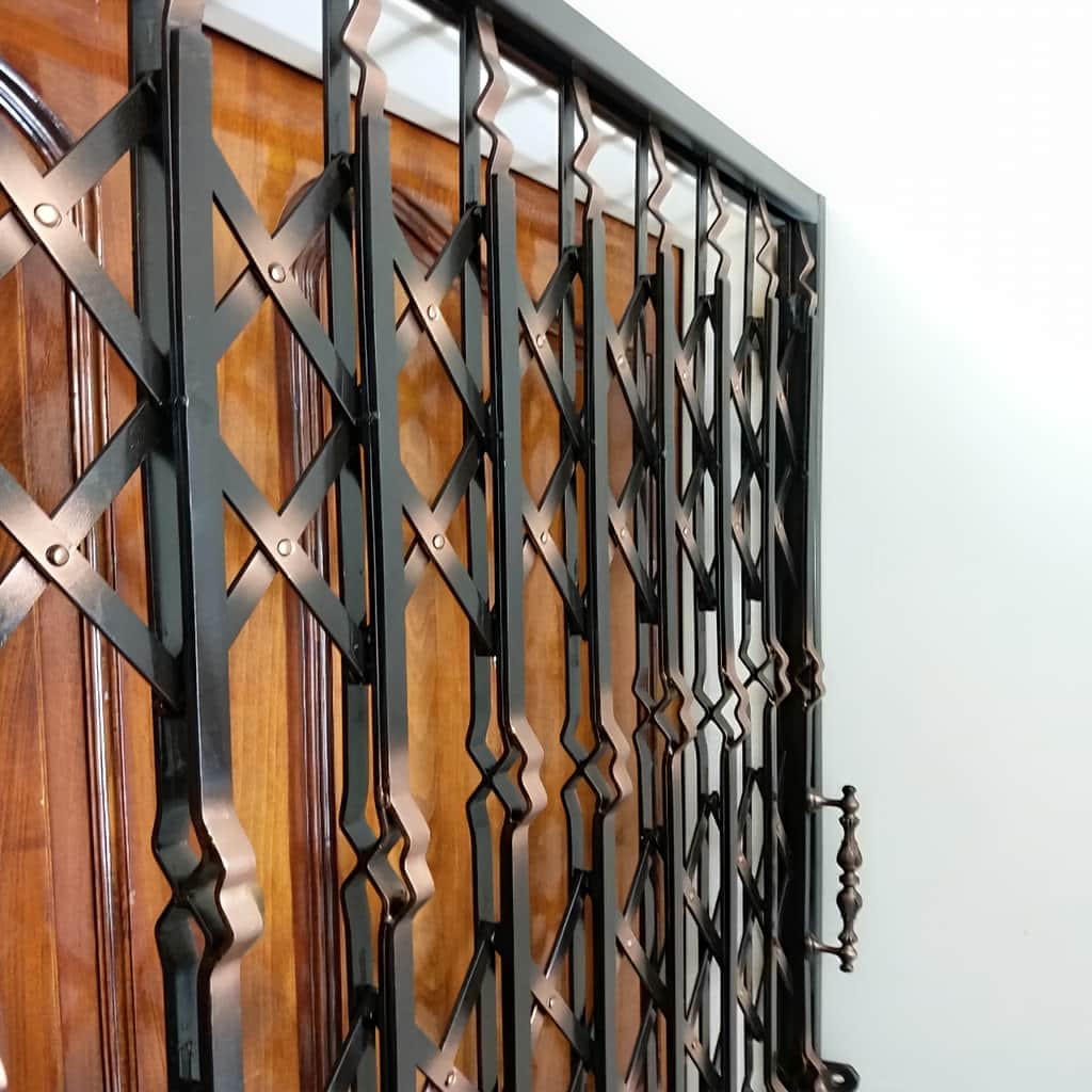 قیمت درب آکاردئونی ضدسرقت سهگل در اندیشه