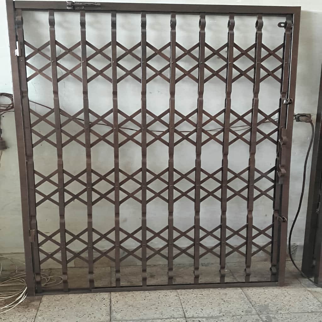 نصب درب آکاردئونی ضدسرقت چهارگل در استان خوزستان