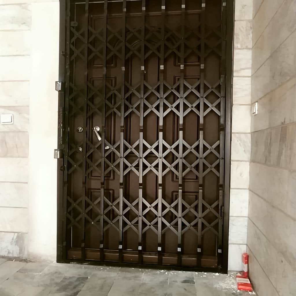 نصب درب آکاردئونی ضدسرقت چهارگل در فیروزکوه