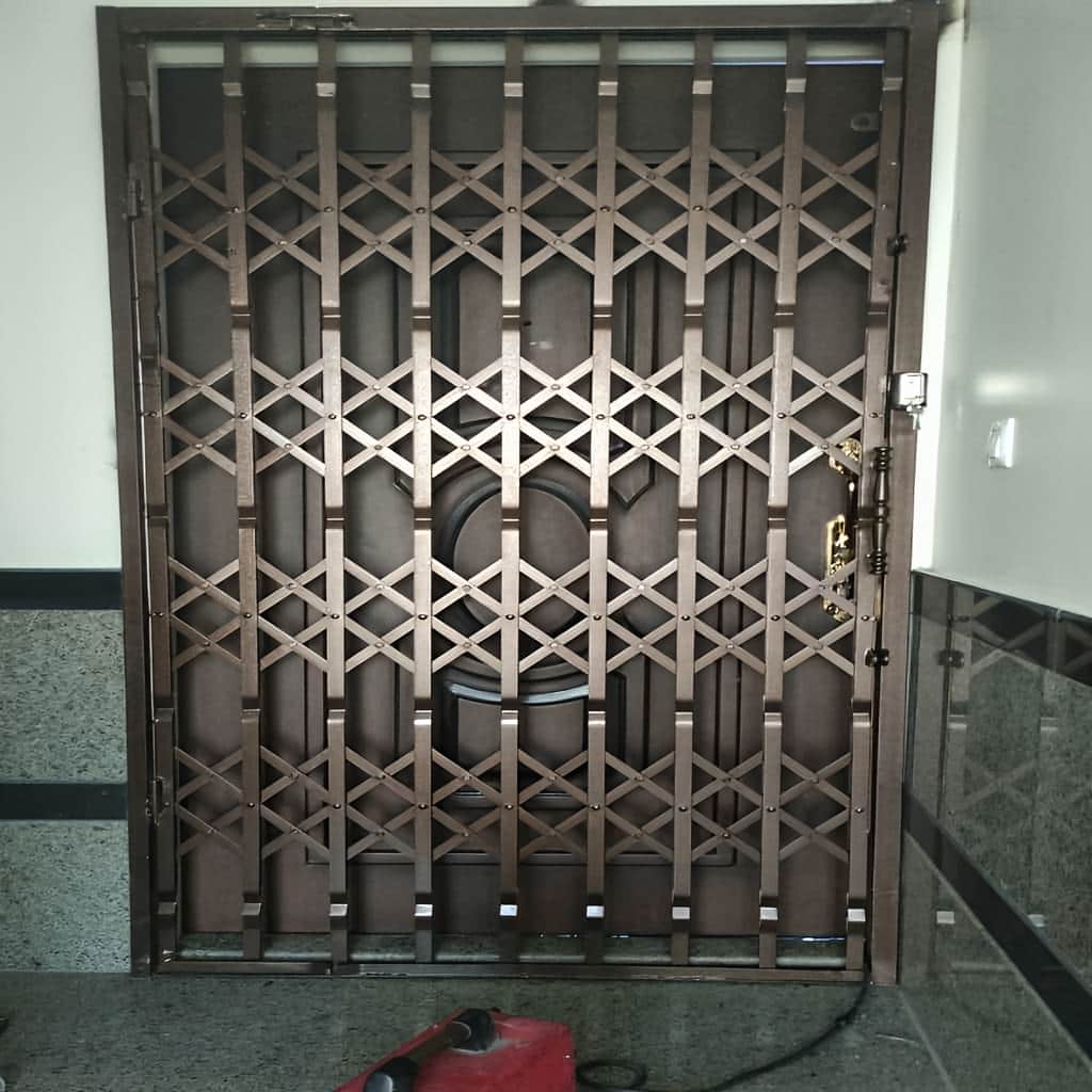 نصب درب آکاردئونی ضدسرقت چهارگل در بندرعباس