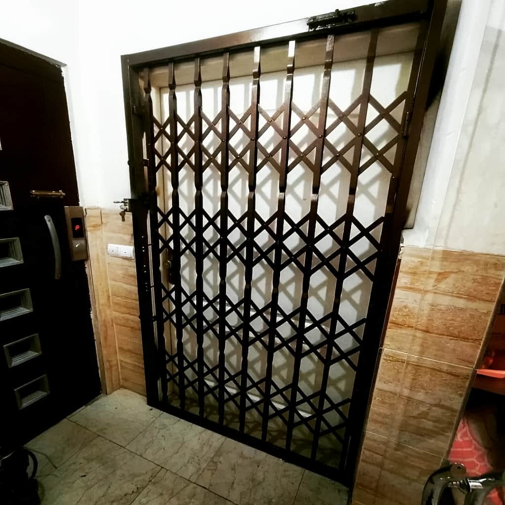 نصب درب آکاردئونی ضدسرقت چهارگل در کیش