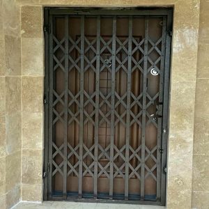 درب آکاردئونی ضدسرقت در کمال شهر