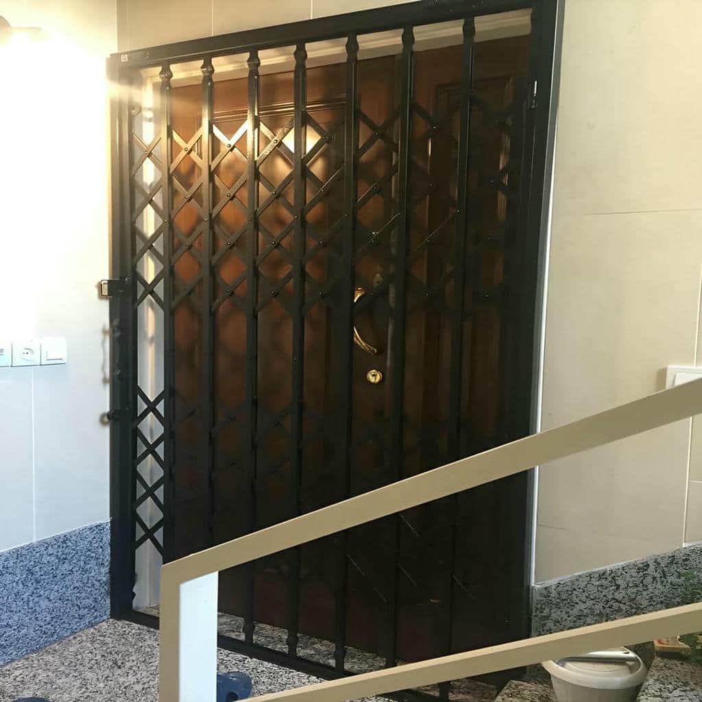 خرید درب آکاردئونی ضدسرقت فرفورژه در سقز
