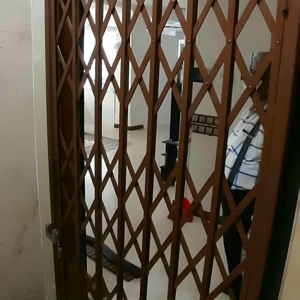 درب آکاردئونی ضدسرقت در بندر انزلی