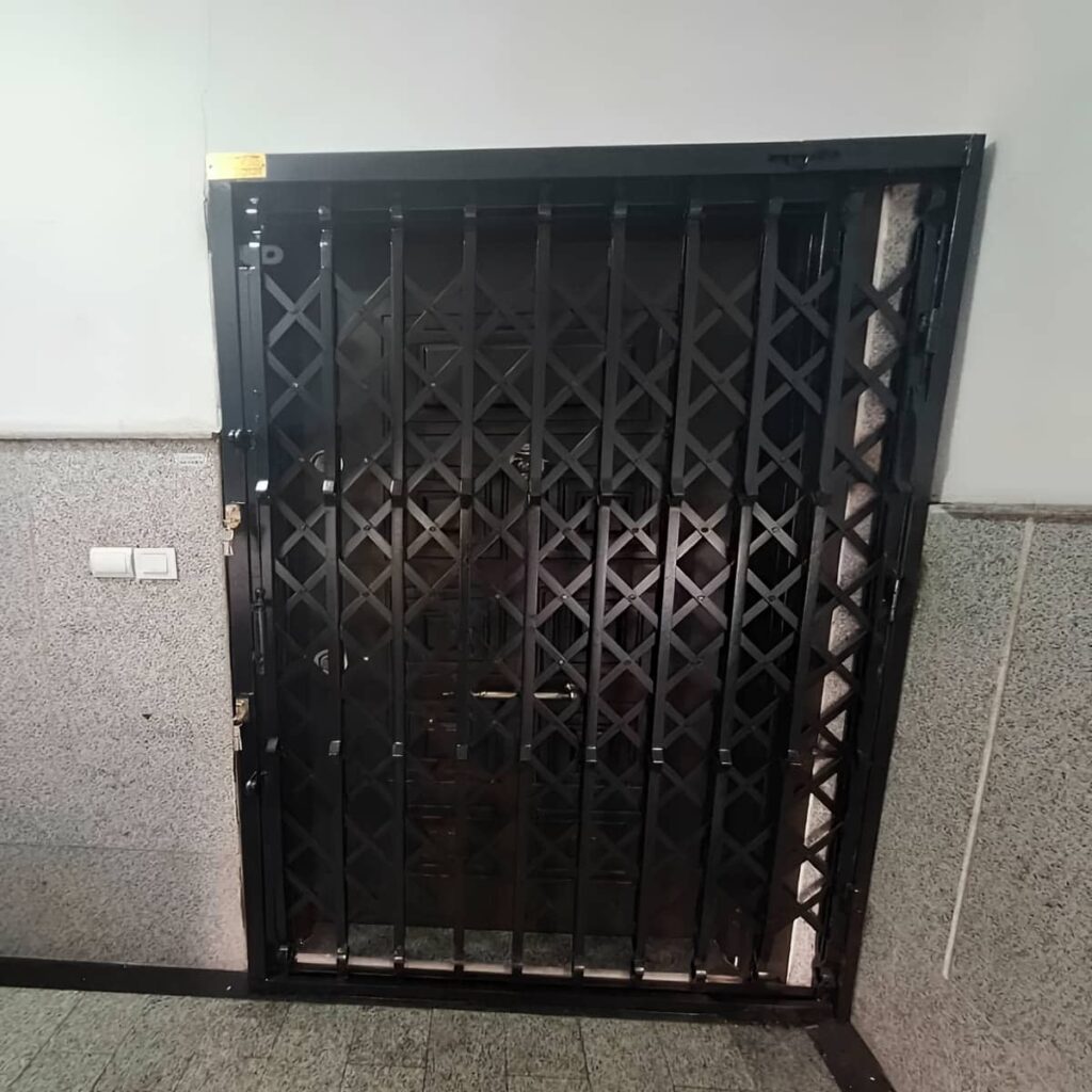 درب آکاردئونی ضدسرقت در بندر لنگه