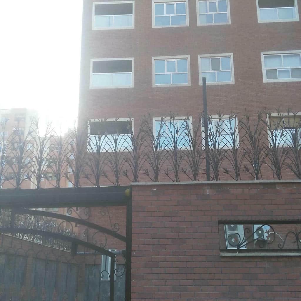 نصب حفاظ شاخ گوزنی حیاط ساختمان در ساری