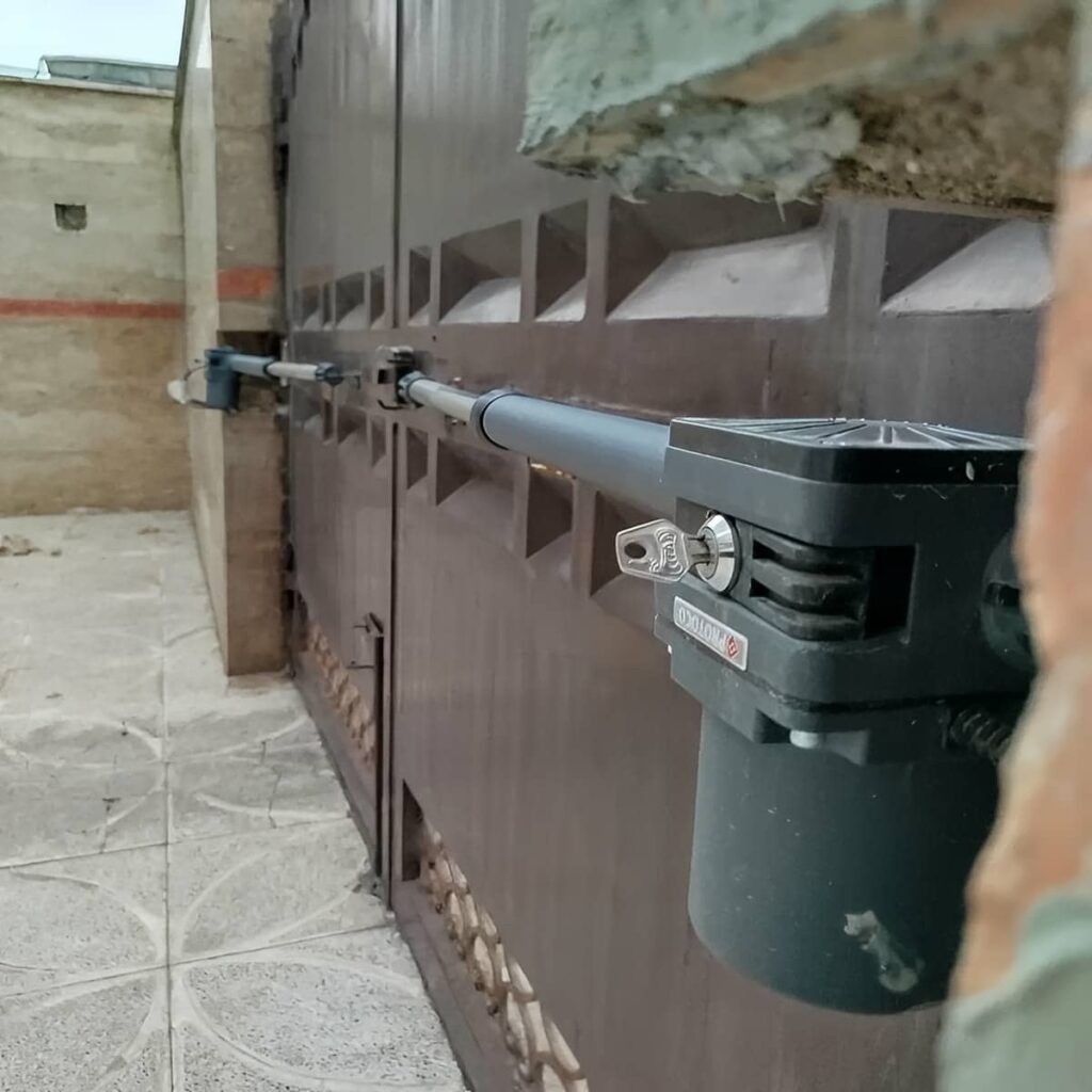 جک درب اتوماتیک در باغ عباس‌آباد
