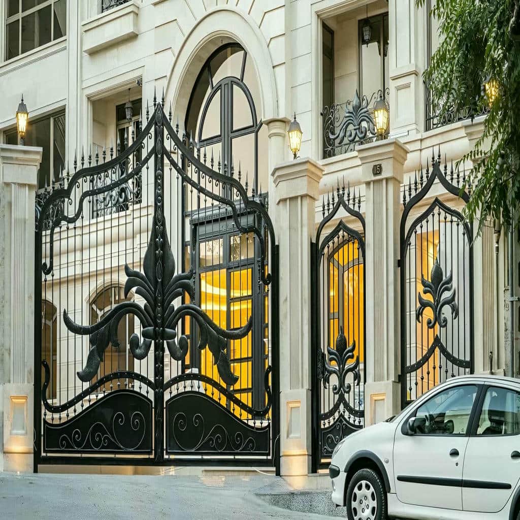 نصب درب حیاط ویلایی فرفورژه در کردان