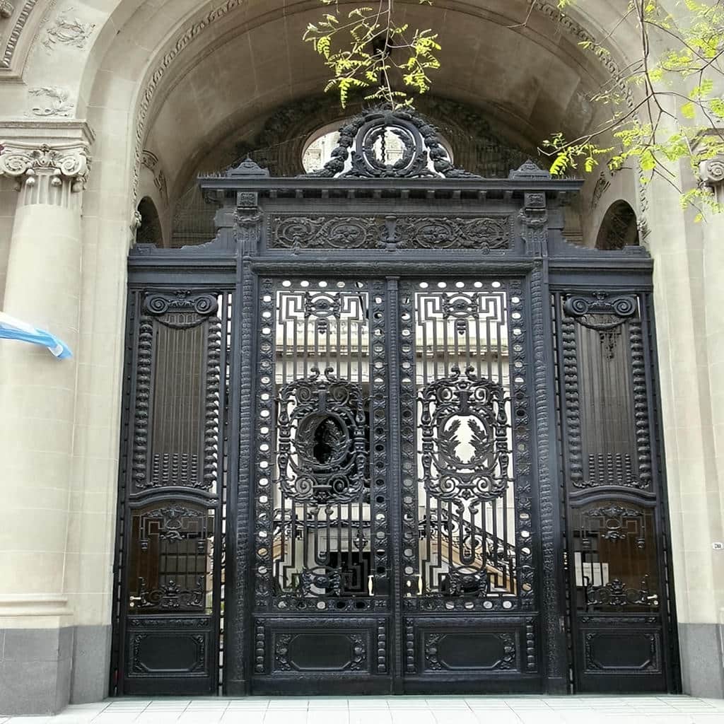 نصب درب حیاط ویلایی ساده در کرمانشاه