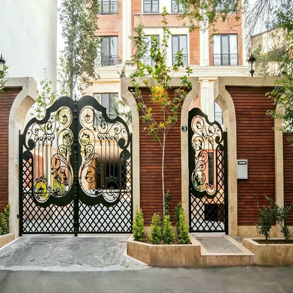 نصب درب حیاط ویلایی ساده در مریوان