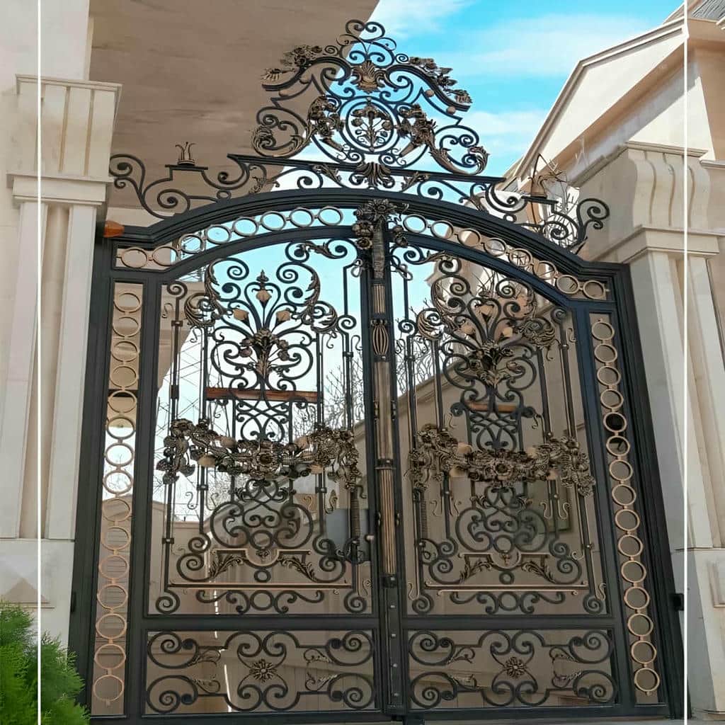 نصب درب حیاط ویلایی هماهنگ با نما در لواسان