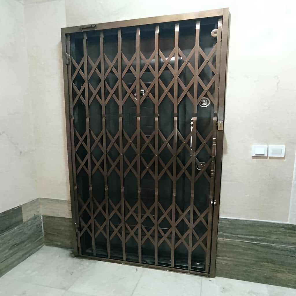 محافظ درب آپارتمان با لولای مقاوم