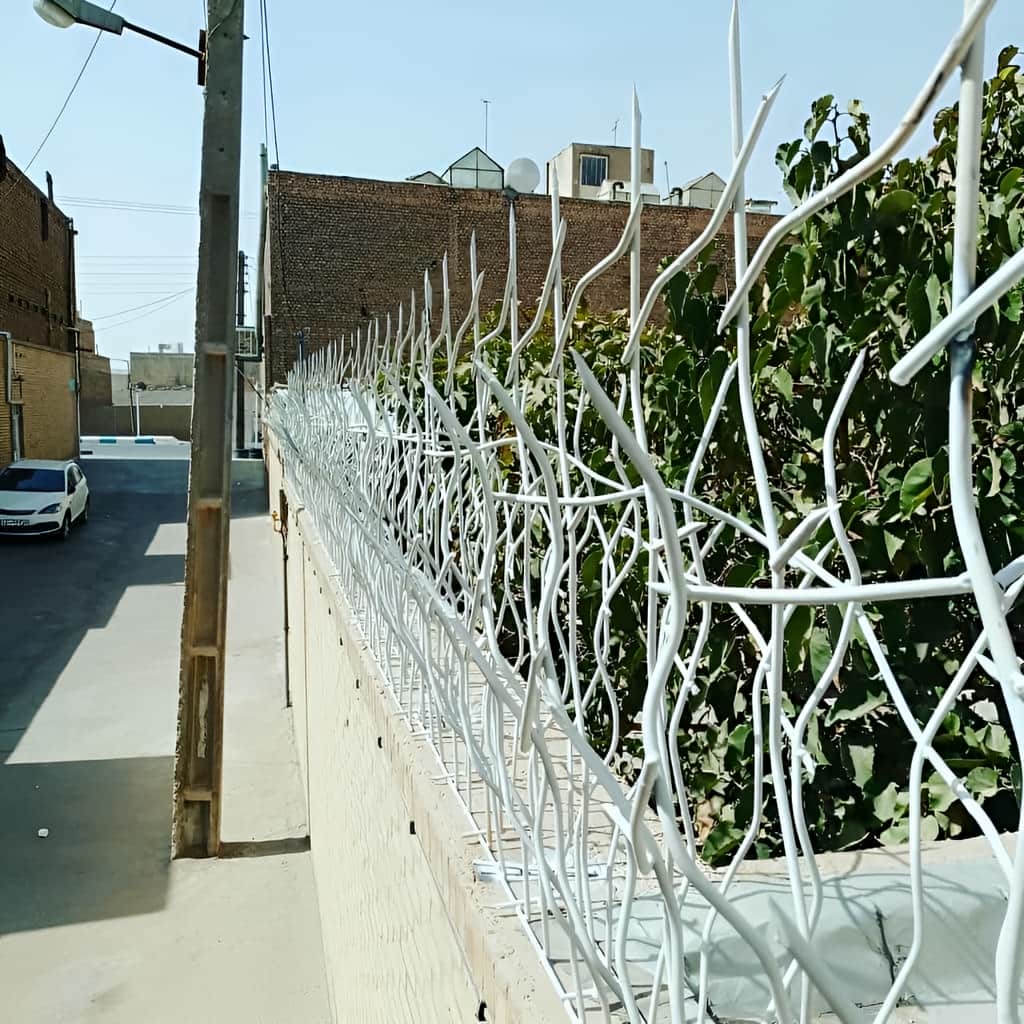 حفاظ روی دیوار با جوشکاری دقیق