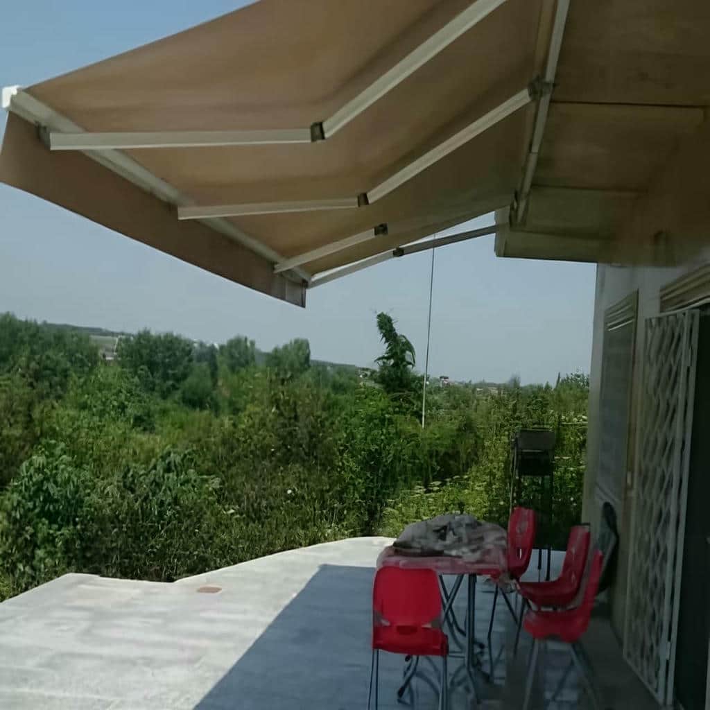 سایبان برقی با سنسور باد برای محیط بادخیز