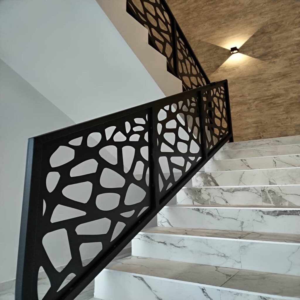 خرید نرده سی ان سی فلزی با طرح هندسی