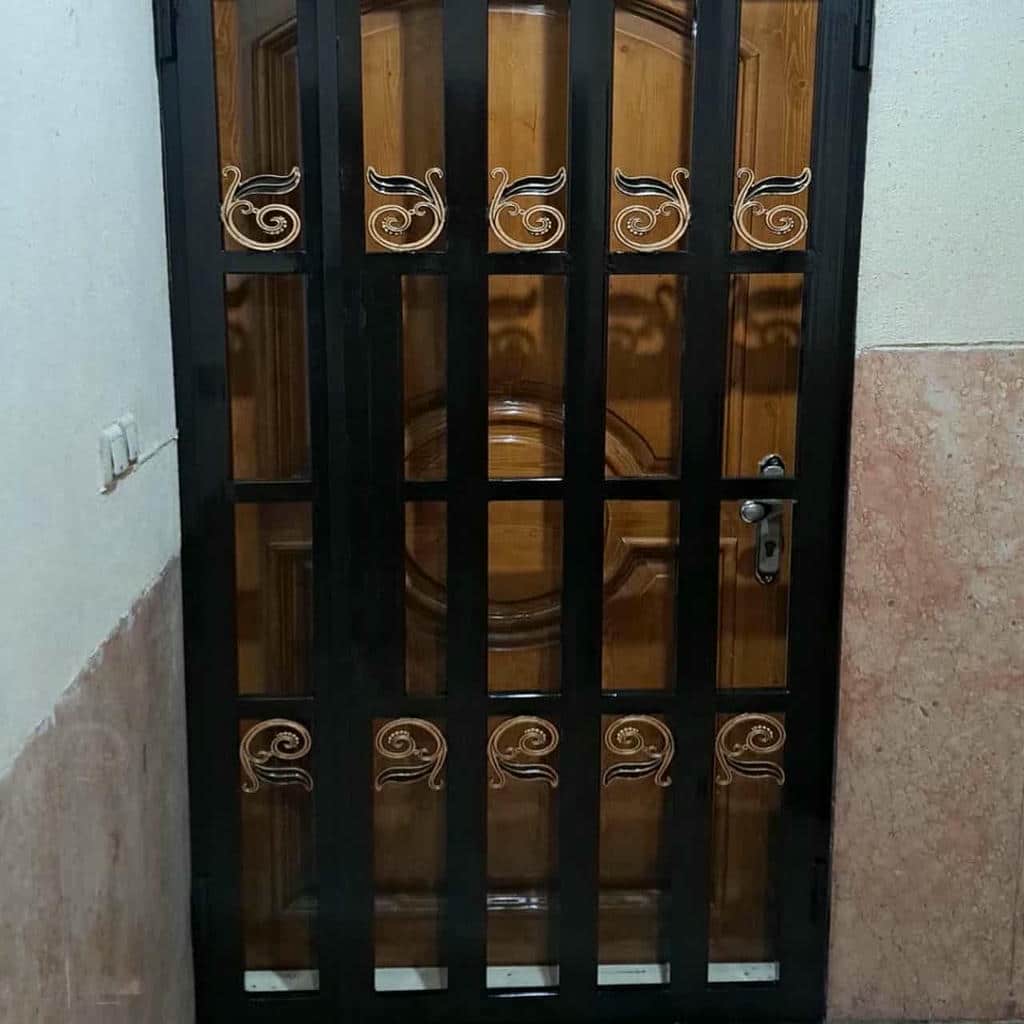 محافظ درب آپارتمان با قفل ایمنی