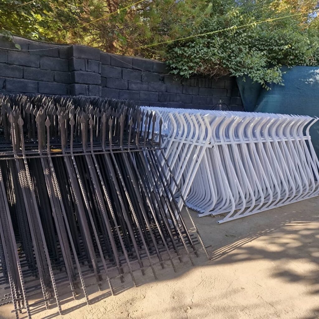 حفاظ سرنیزه ای فلزی با رنگ محافظ فلز
