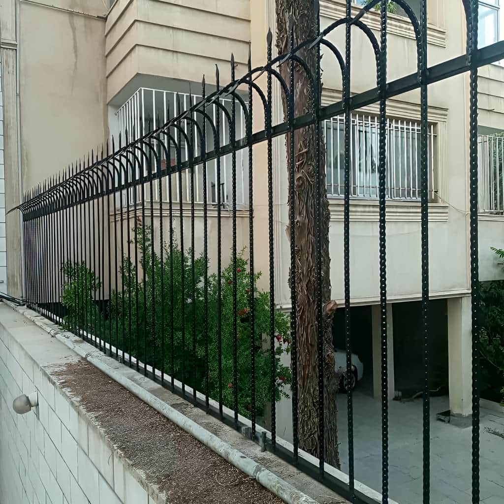 حفاظ شاخ گوزنی و حفاظ سرنیزه ای با اتصال محکم به تاج دیوار