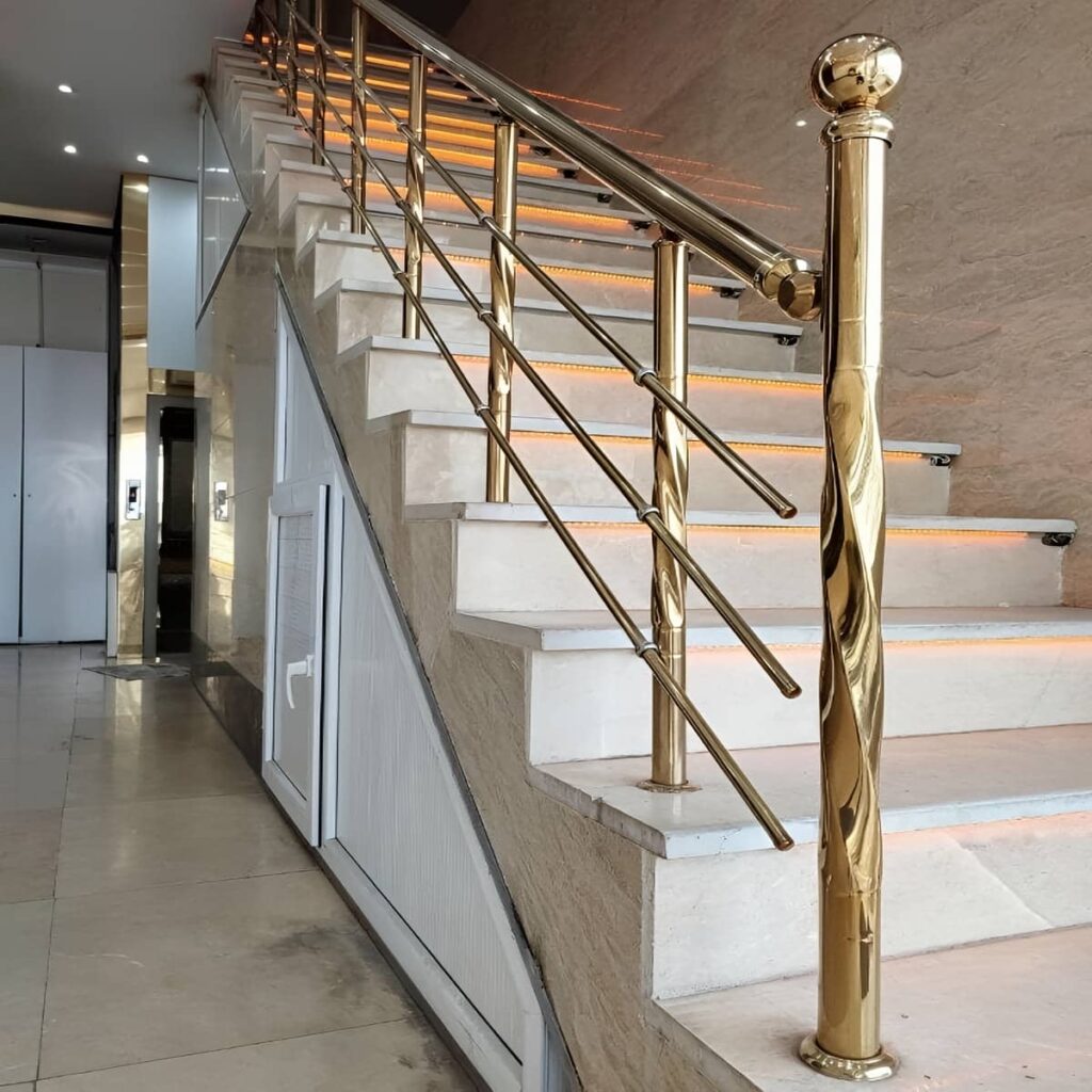 اجرای نرده استیل برای رمپ و ورودی ساختمان
