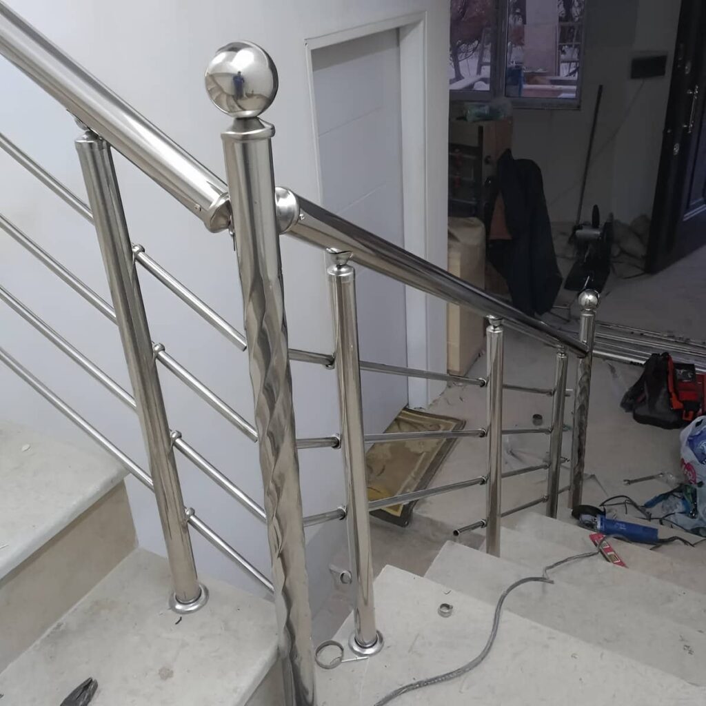 نرده استیل ضدزنگ راه پله با اجرای اصولی