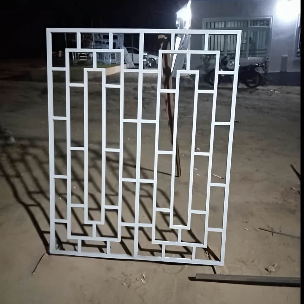 خرید حفاظ پنجره کلاسیک طرح رومی با قاب مقاوم