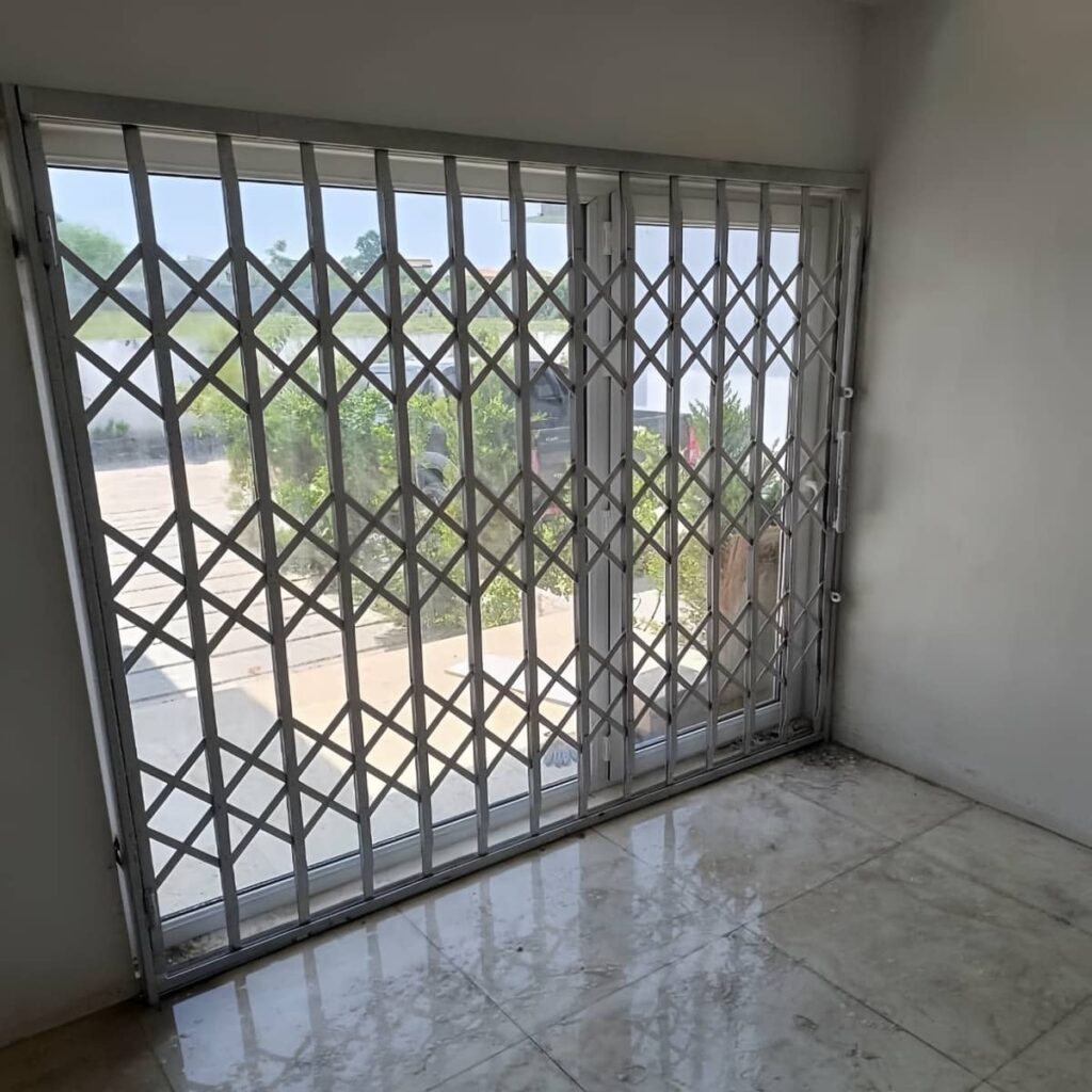 پروژه نصب درب آکاردئونی طلایی سلطنتی سه‌گل