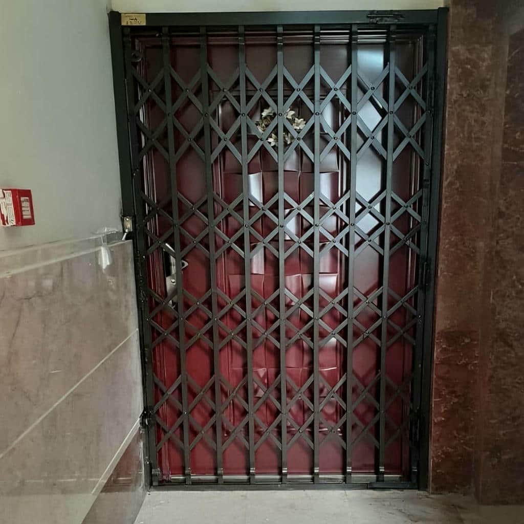 اجرای حفاظ آکاردئونی پنج‌گل روی قاب تقویت‌شده