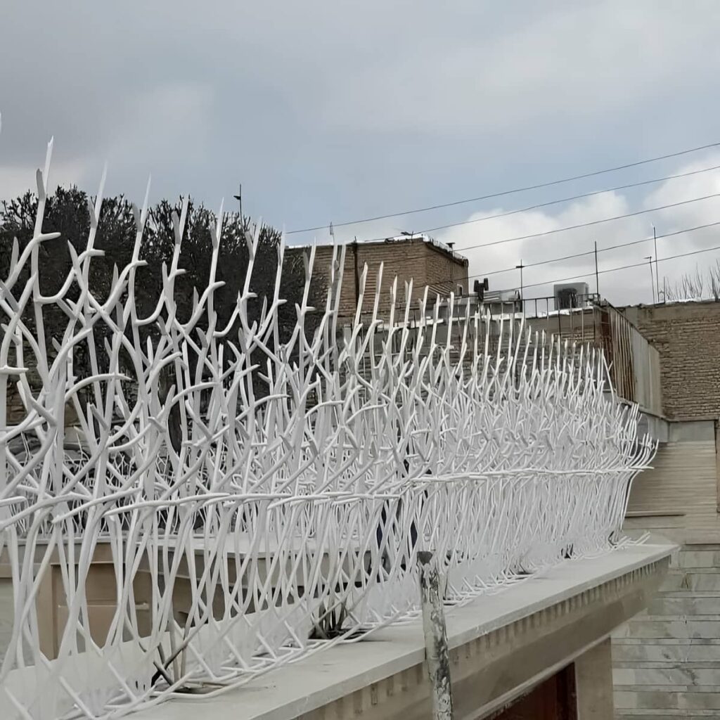 طرح موجی حفاظ شاخ گوزنی برای نمای ورودی باغ ویلا