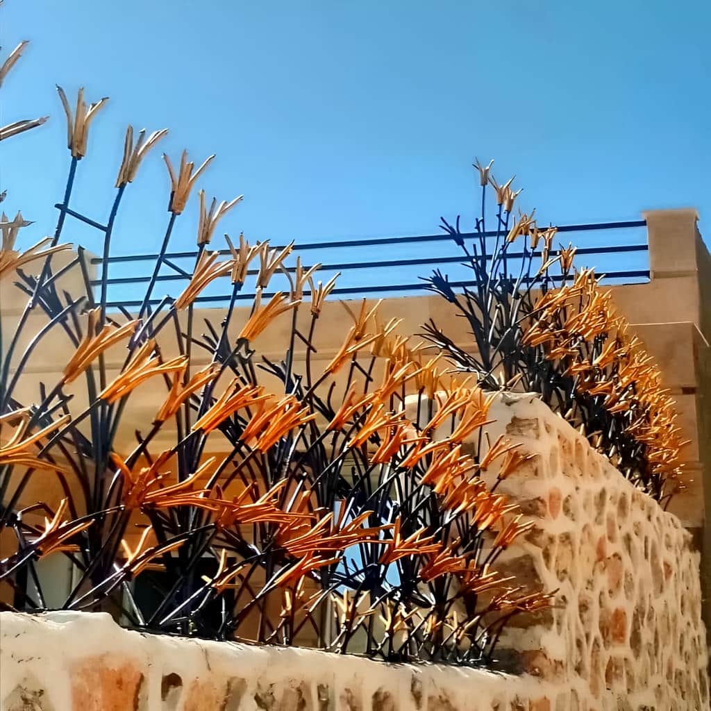 نصب حفاظ لیلیوم دیوار روی زیرسازی بتنی مقاوم