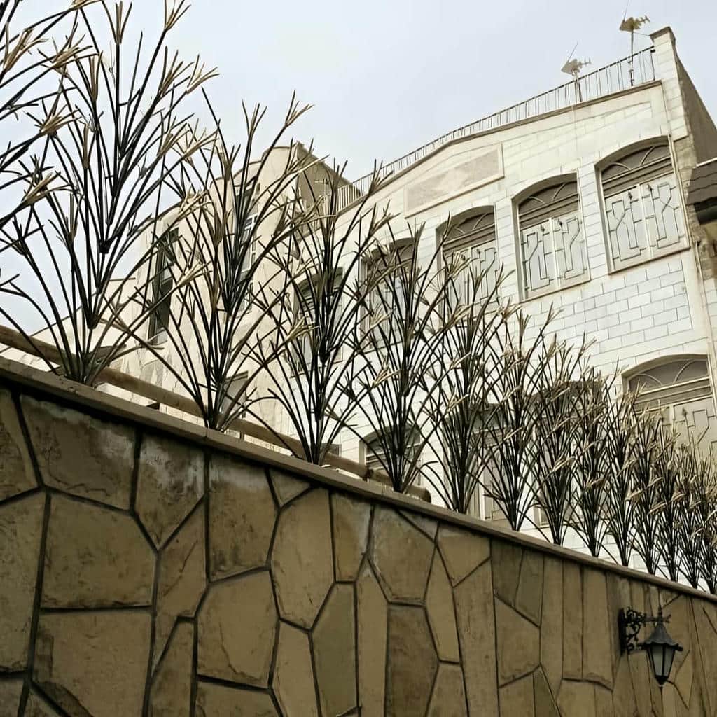 خرید حفاظ لیلیوم دیوار لوکس با مقایسه فرم گل‌ها