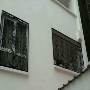 12 نمونه حفاظ پنجره ویلایی نمای باغ
