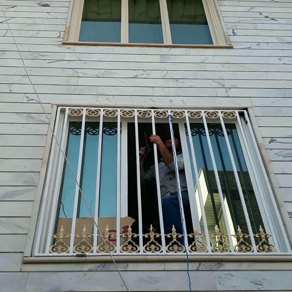 سفارش حفاظ پنجره رنگی کوره ای دورنگ