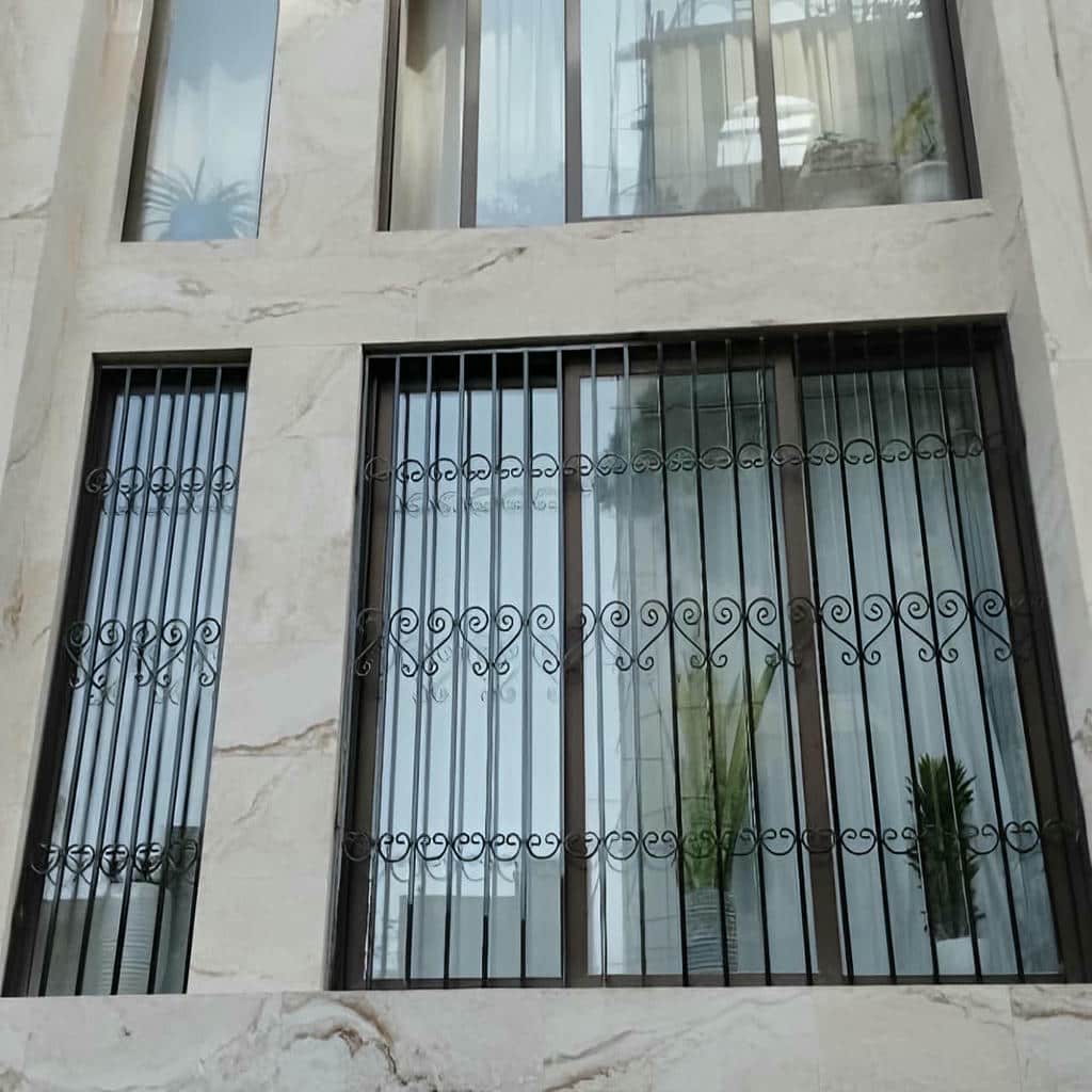 حفاظ پنجره رنگی کوره ای مات و براق
