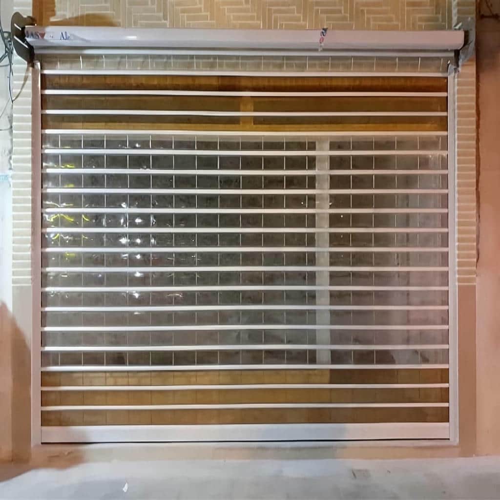 تعمیر کرکره برقی رنگی نمای فروشگاه خراش دیده