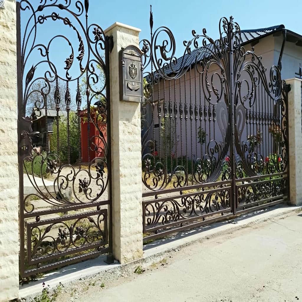 طرح درب لولایی حیاط بزرگ پوشیده در مقایسه با مشبک