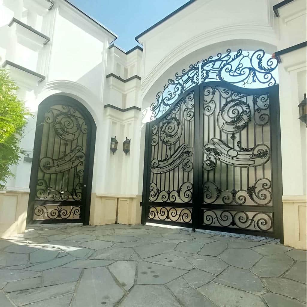 قیمت درب ویلایی فلزی براساس متریال و پیچیدگی ساخت