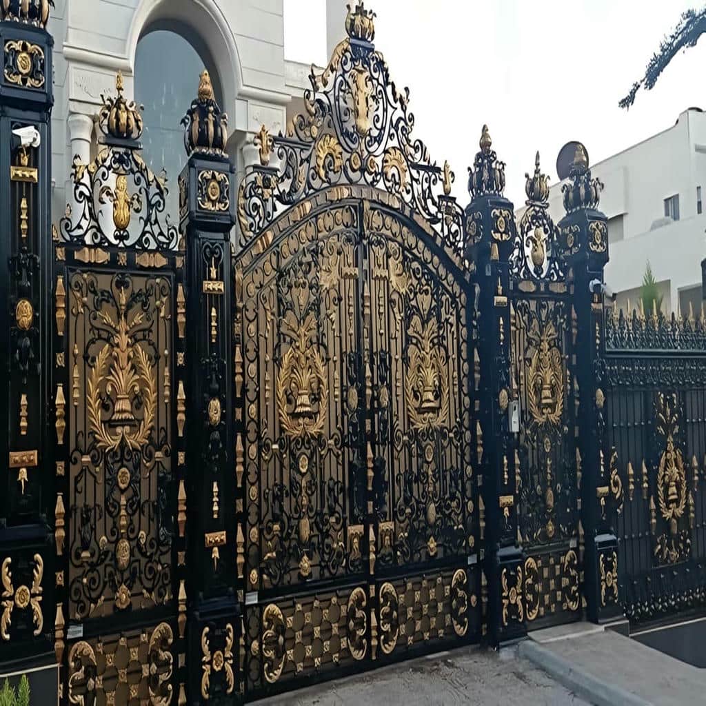خرید درب پارکینگ کلاسیک کتیبه دار با مقایسه طرح‌ها