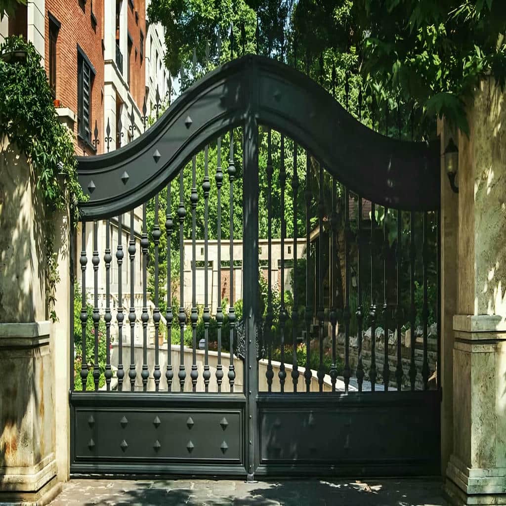 ساخت درب باغ ویلایی قوسی با قاب تقویت‌شده