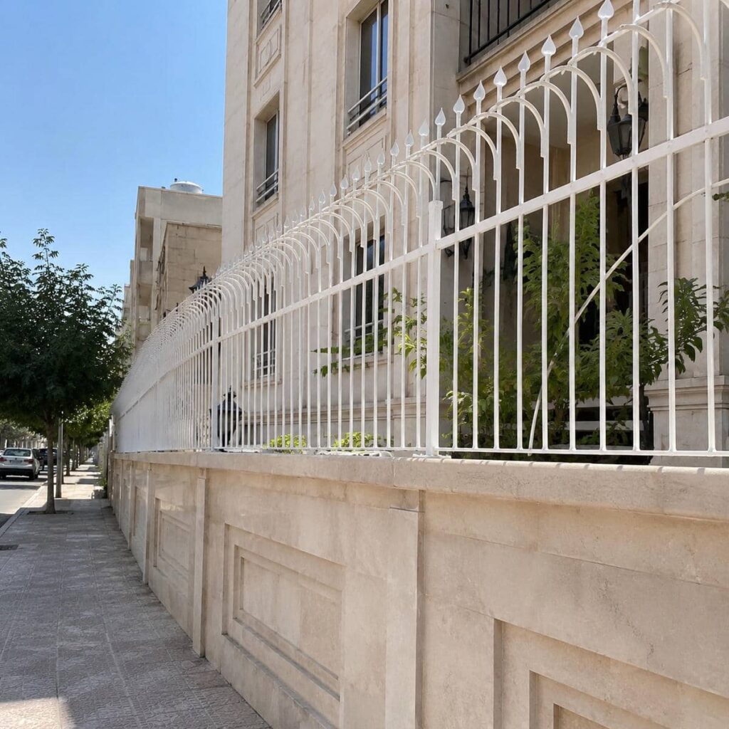 6 مدل حفاظ روی دیوار باغ محوطه