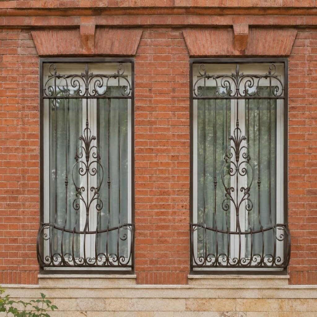 سفارش حفاظ پنجره ثابت پیچ و رولپلاک چندپایه