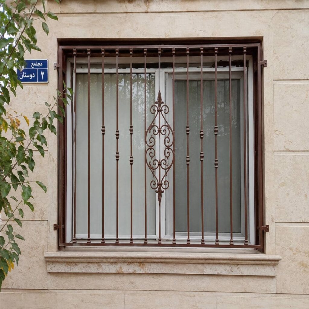 مقایسه حفاظ پنجره ثابت داخل دهانه و روی نما