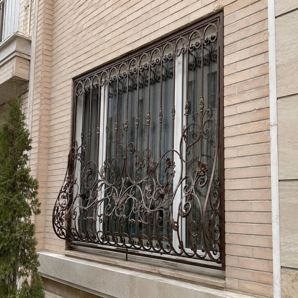 اجرای حفاظ پنجره آپارتمان طبقات پایین روی نما