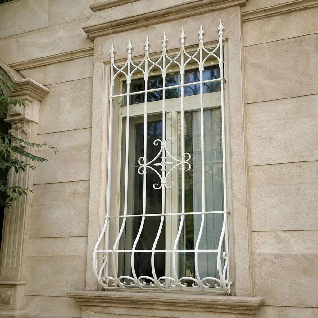 تعمیر حفاظ پنجره ثابت دارای پیچ و رولپلاک لق
