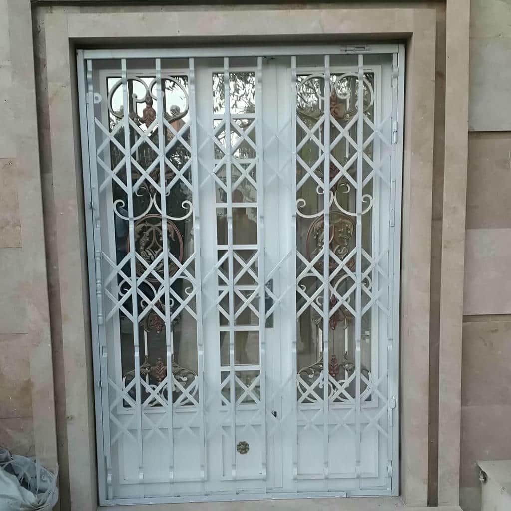 درب آکاردئونی آپارتمان مدرن