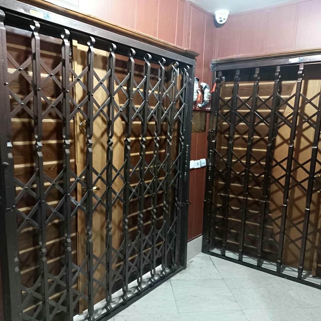 محافظ ورودی ساختمان