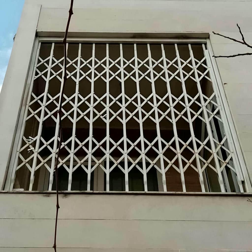 گارد فلزی با قفل مقاوم