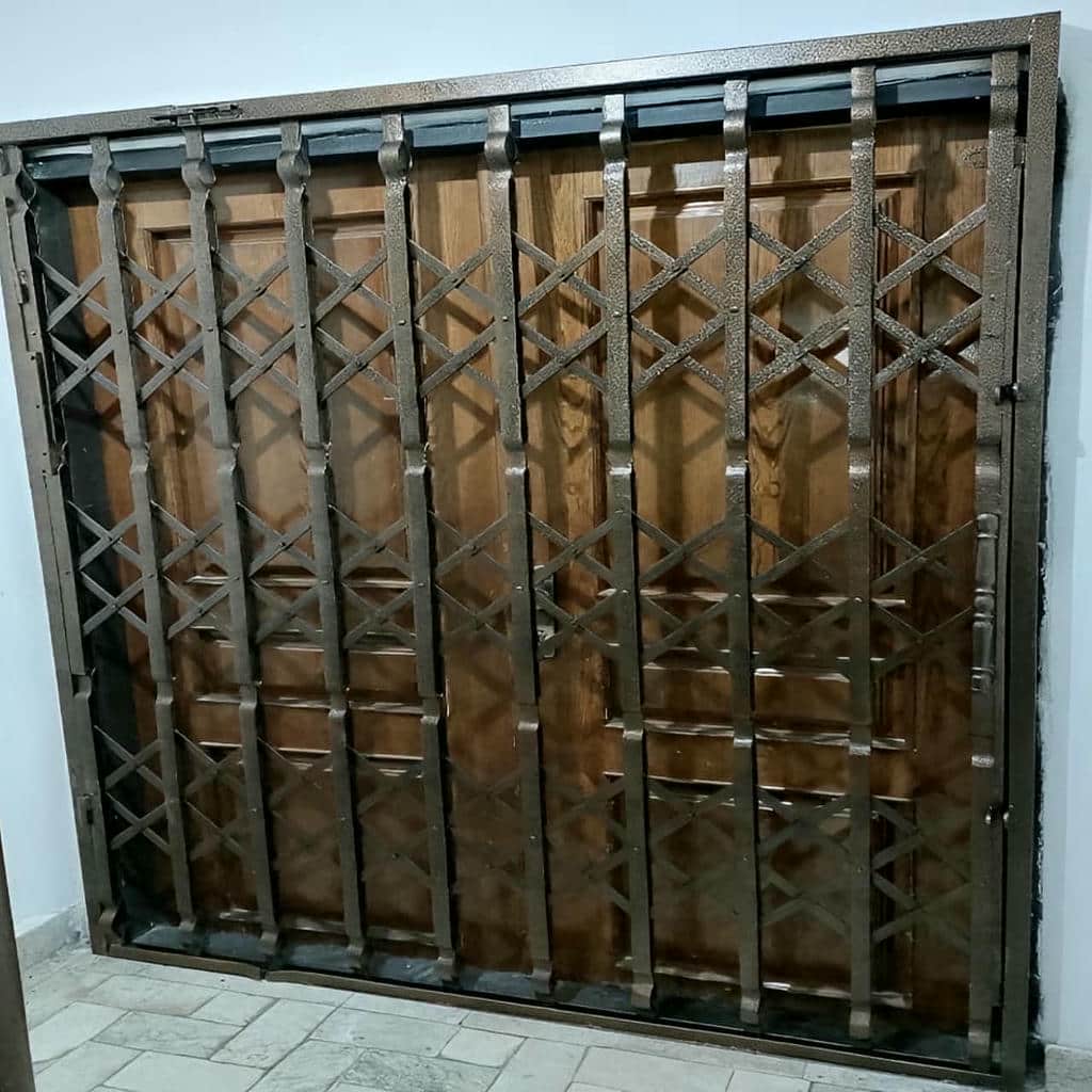 حفاظ ضربدری آکاردئونی ورودی ساختمان